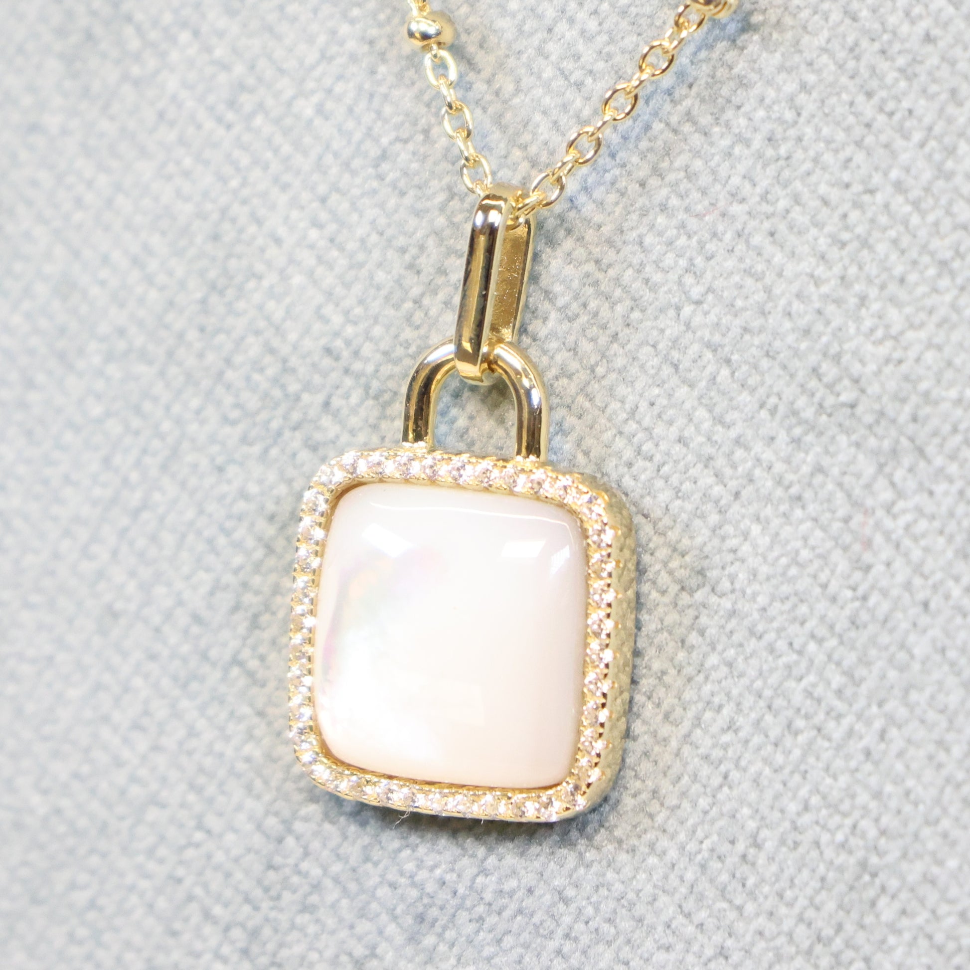 Naiomy Silver vergulde ketting met hanger met parelmoer N5I52