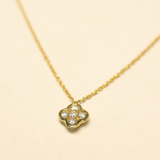 18Kt geel gouden ketting  met bloemvormig tussenstuk met briljant  067070A