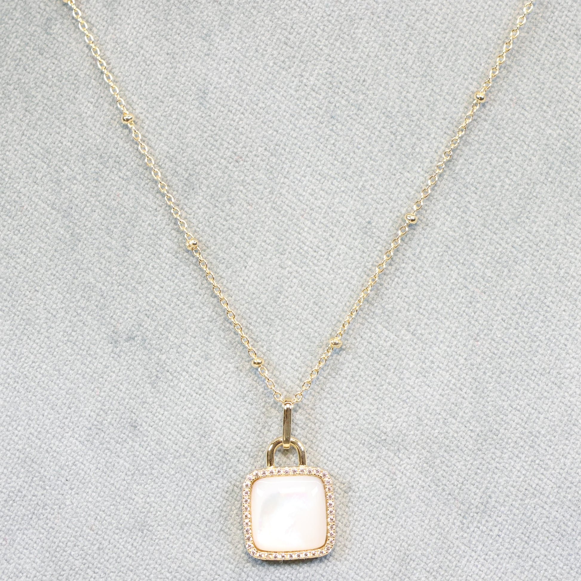 Naiomy Silver vergulde ketting met hanger met parelmoer N5I52