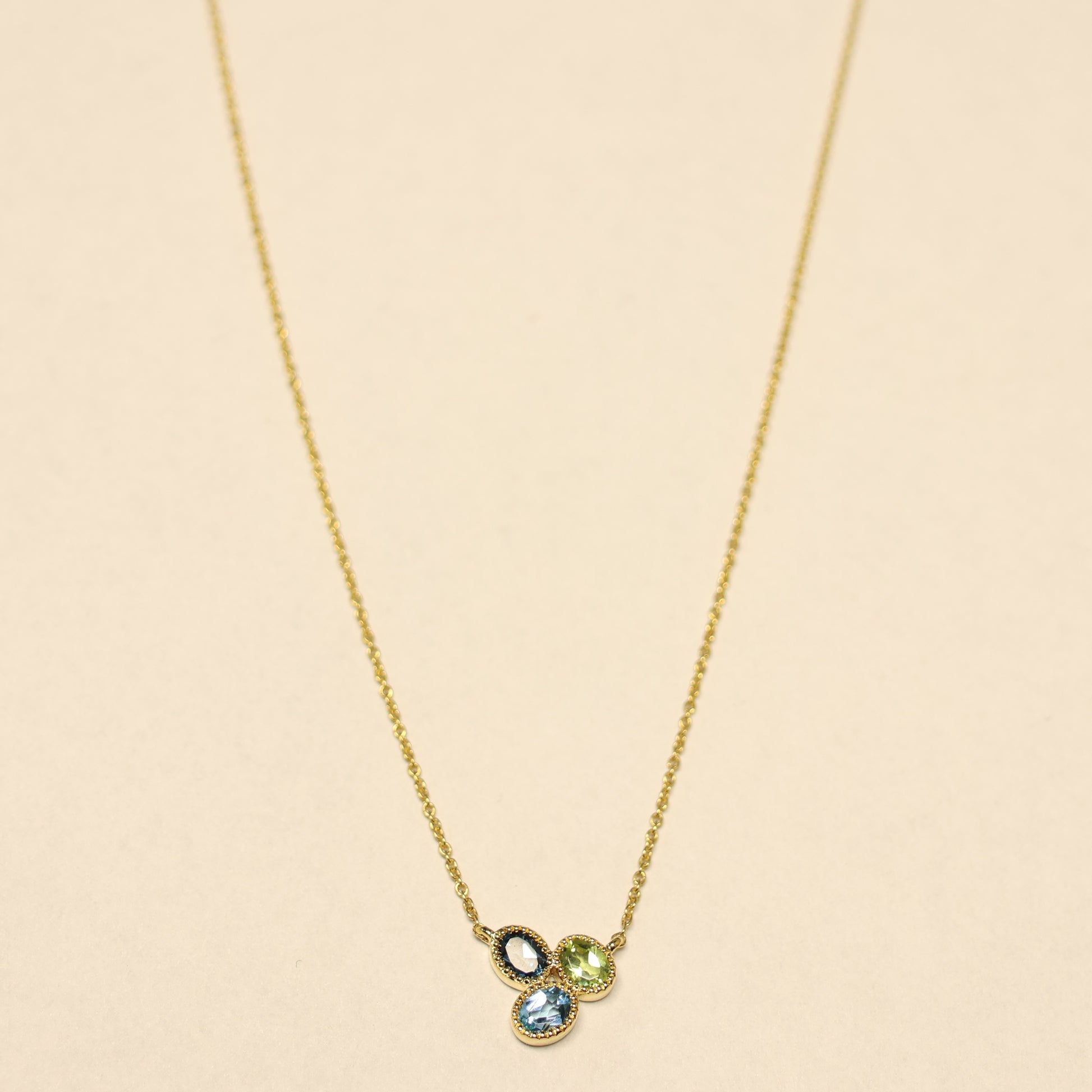 18karaat geel gouden ketting met tussenstuk met kleurstenen 067528/3K