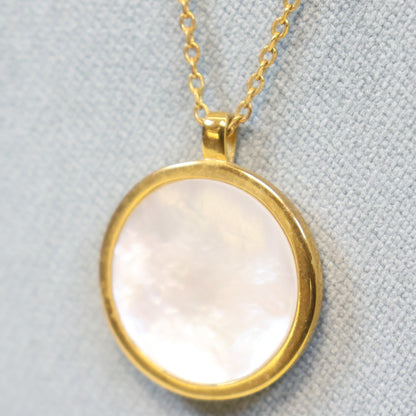 Naiomy silver vergulde zilveren ketting met parelmoer hanger N0H52