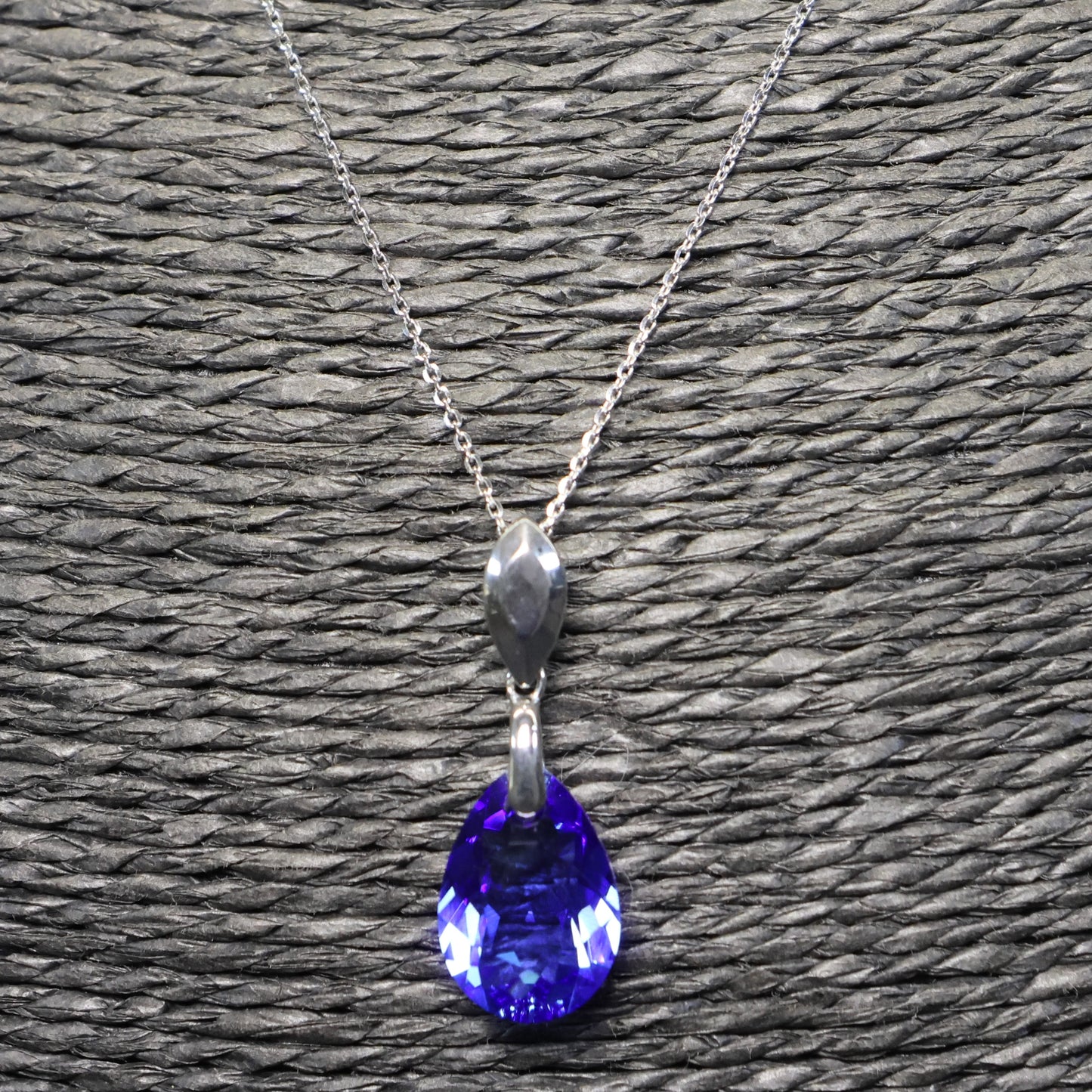 Spark zilveren ketting met blauwe Swarovski kristallen hanger NS643316SA