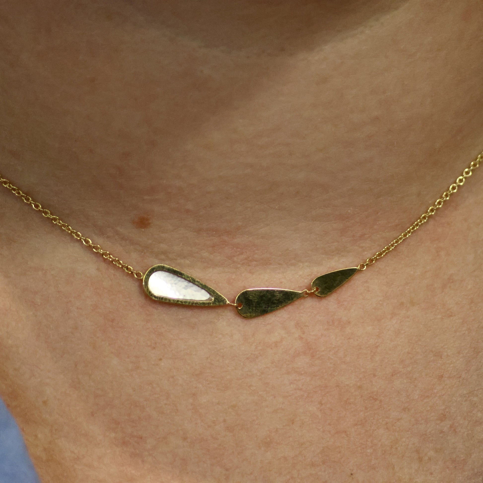 18KT geel gouden ketting met tussenstuk met parelmoer 066576/N