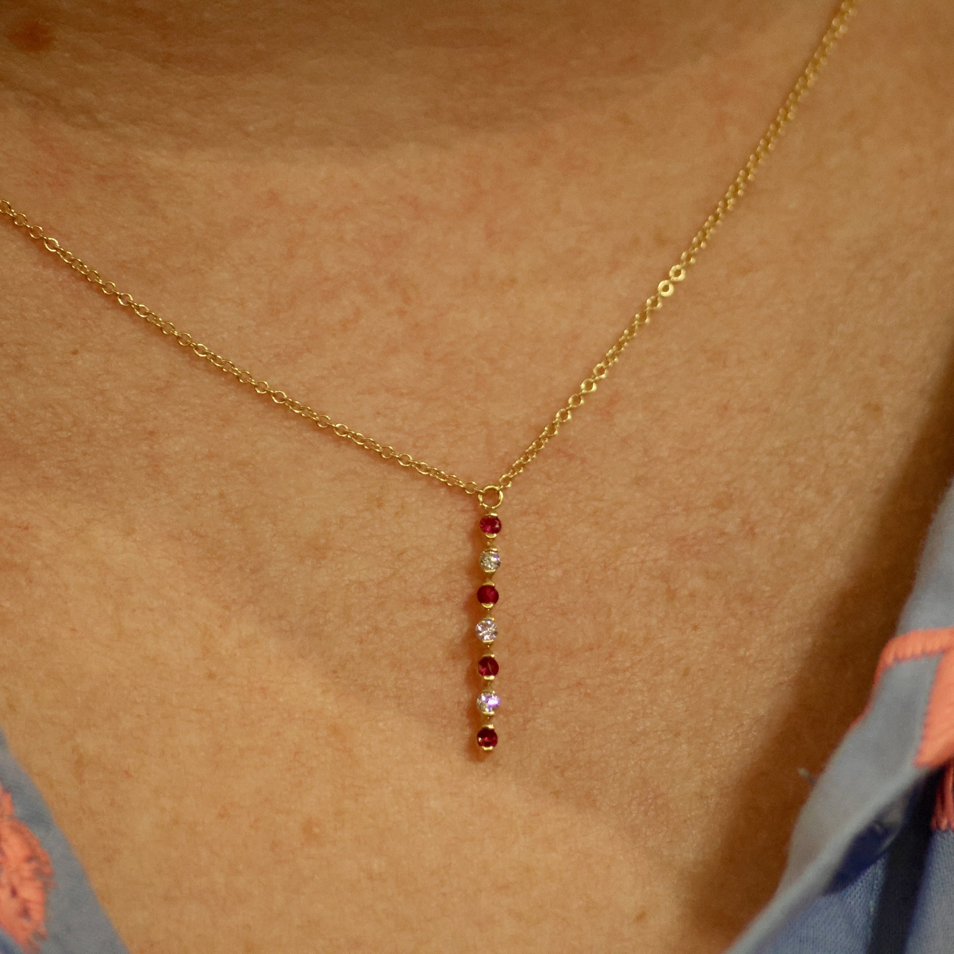 Ketting geel goud met tussenstuk met robijn 062297RA