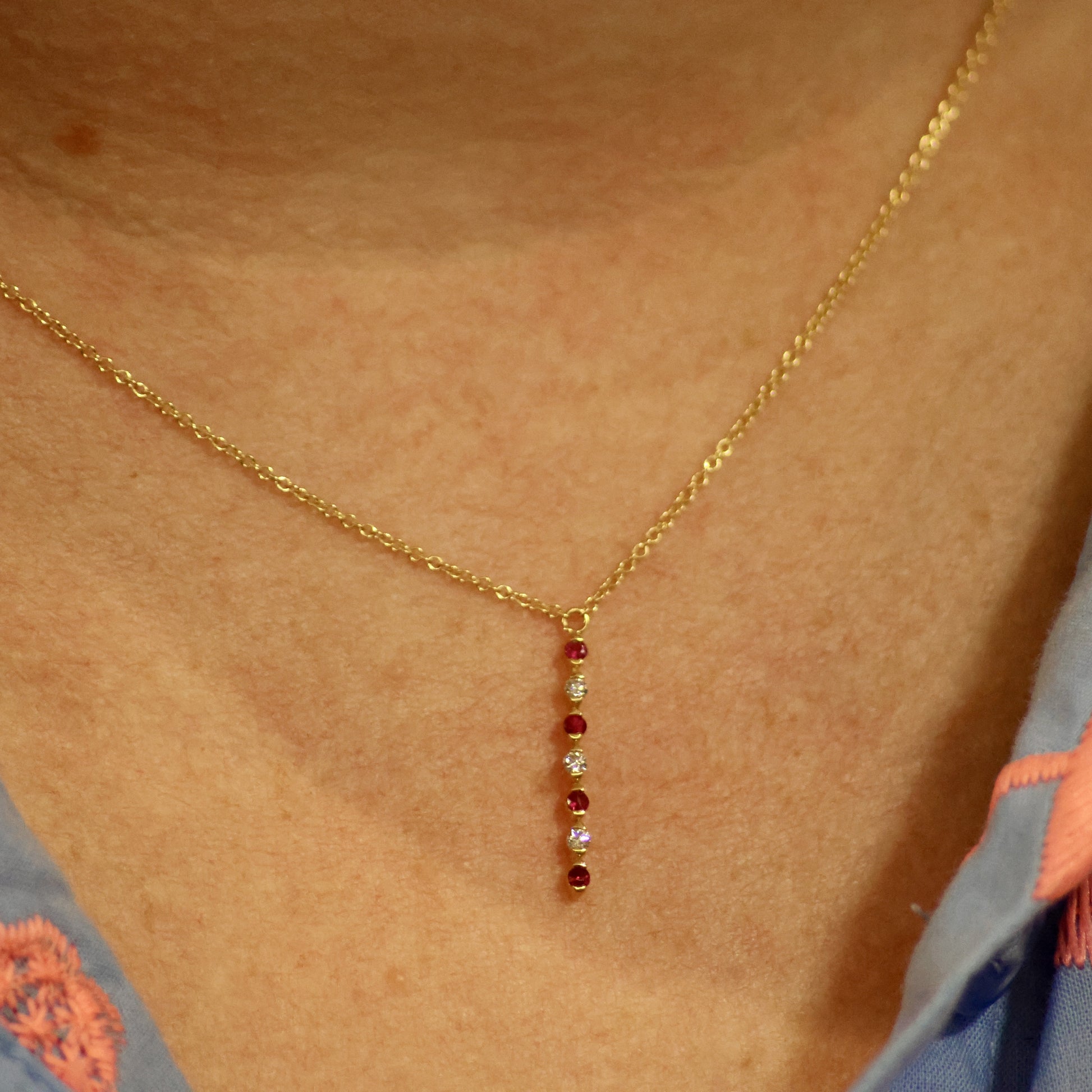 Ketting geel goud met tussenstuk met robijn 062297RA
