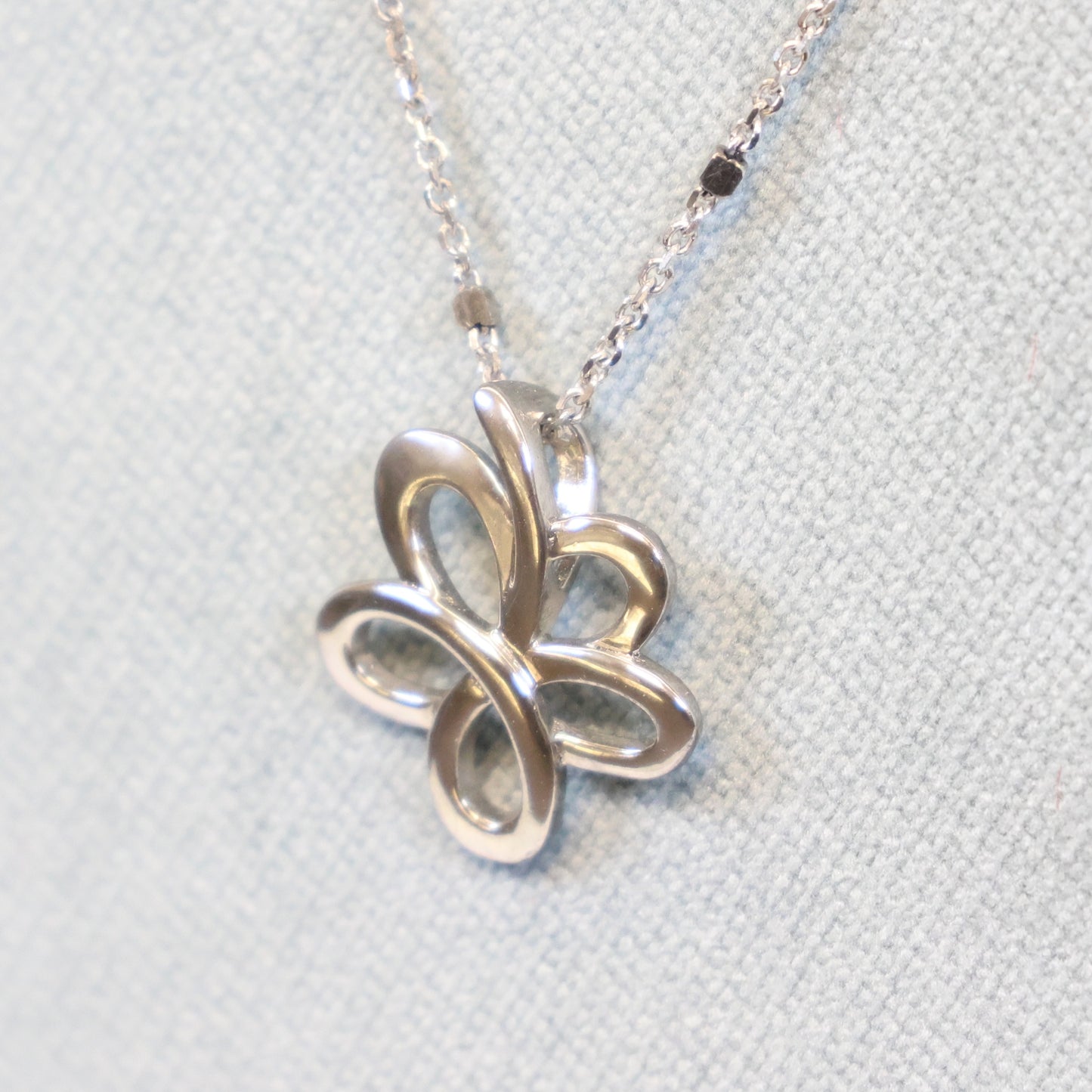 Naiomy Moments zilveren Halsketting met Bloem hanger B5D02