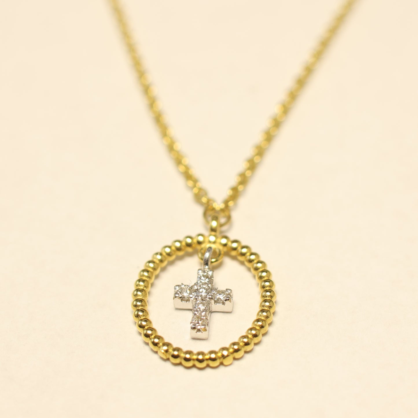 Ketting geel goud met kruisvormige hanger en briljant 067101
