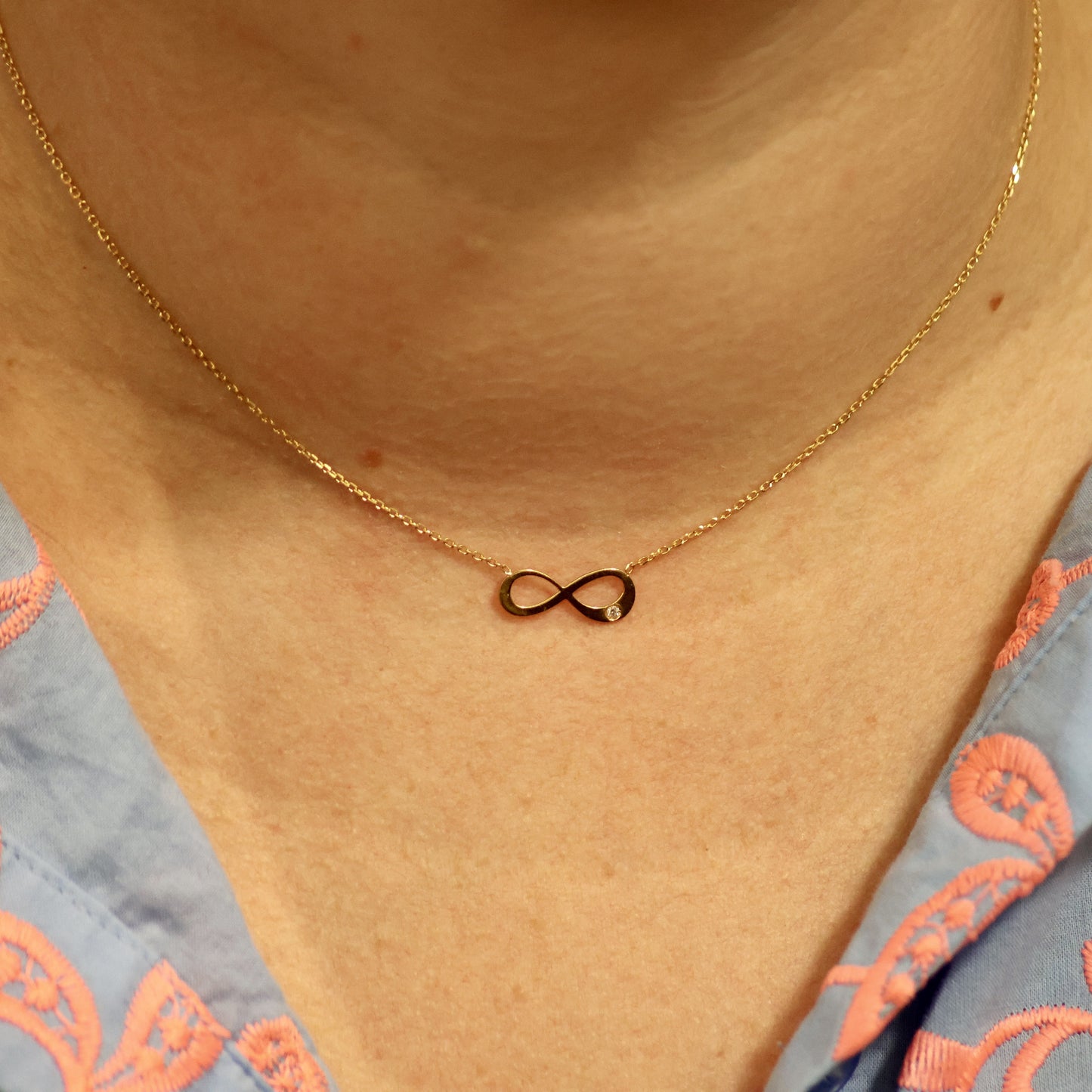 Ketting geel goud met infinity tussenstuk met briljant 056972A