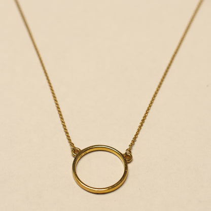 18kt geel gouden ketting met cirkelvormig tussenstuk 060739