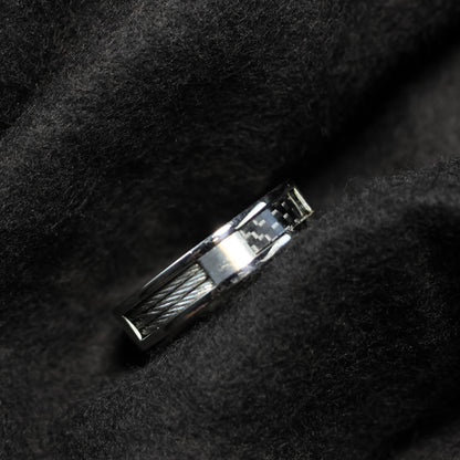 Outlet Titanium ring met carbon maat: 60 & 67