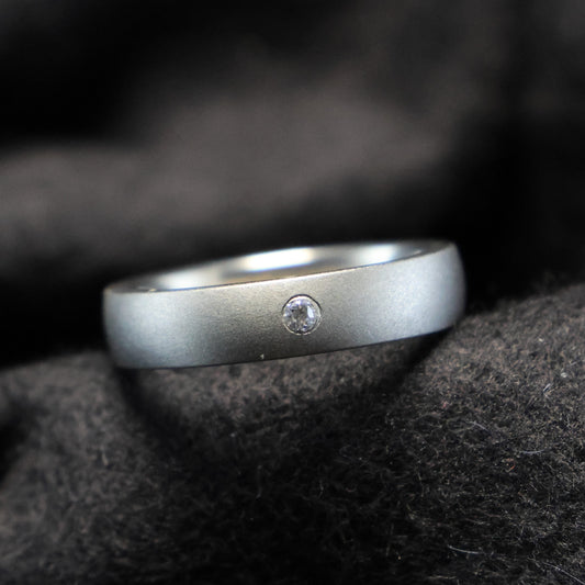 Outlet Titanium ring met zirconia maat: 60