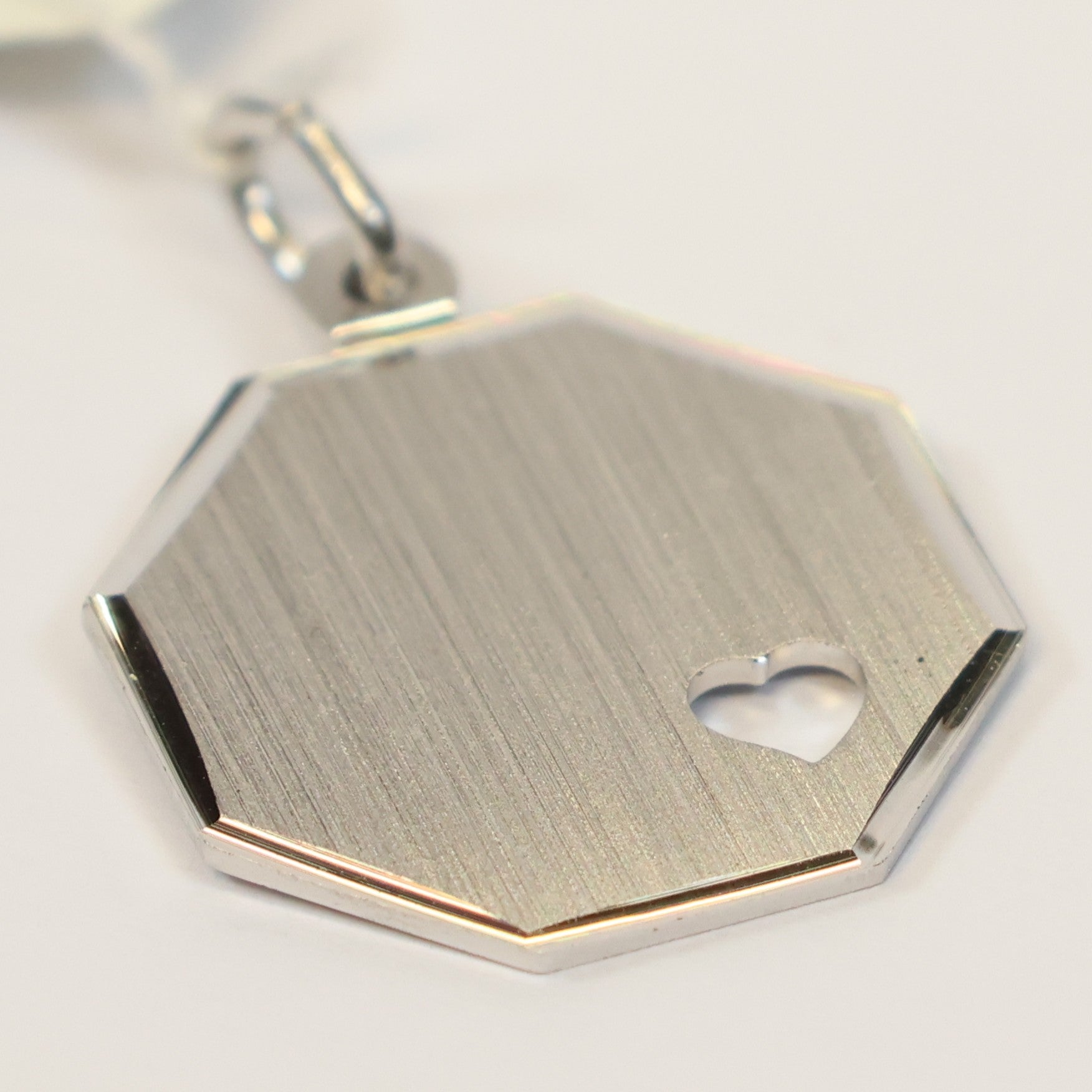 Zilveren hanger achthoekig graveerplaat met hartje 893649