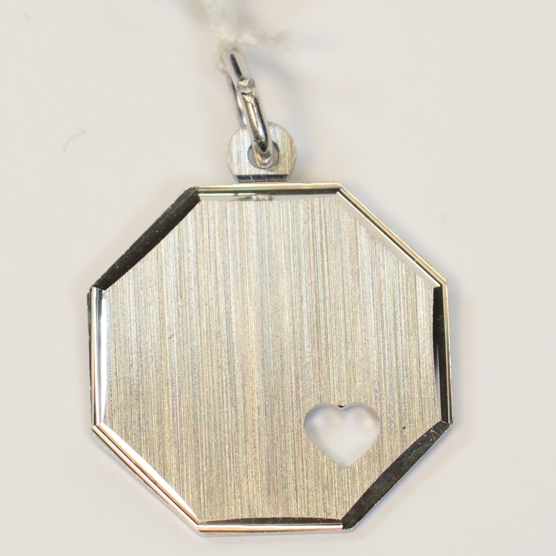 Zilveren hanger achthoekig graveerplaat met hartje 893649