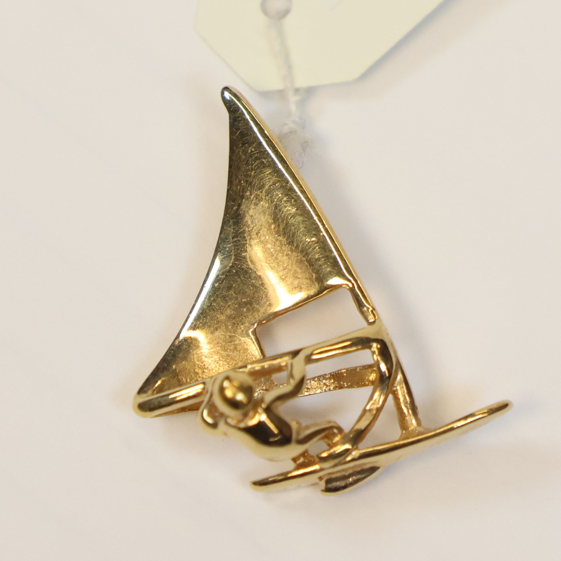 Plaqué windsurfer hangertje