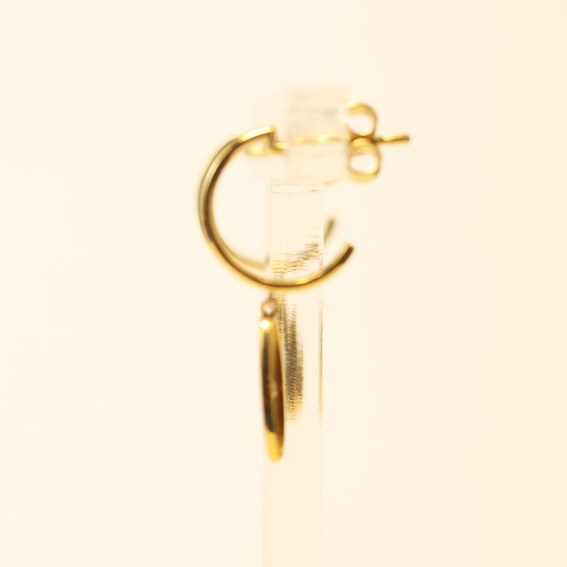 18KT gouden open creolen met briljant ster hanger 064784A