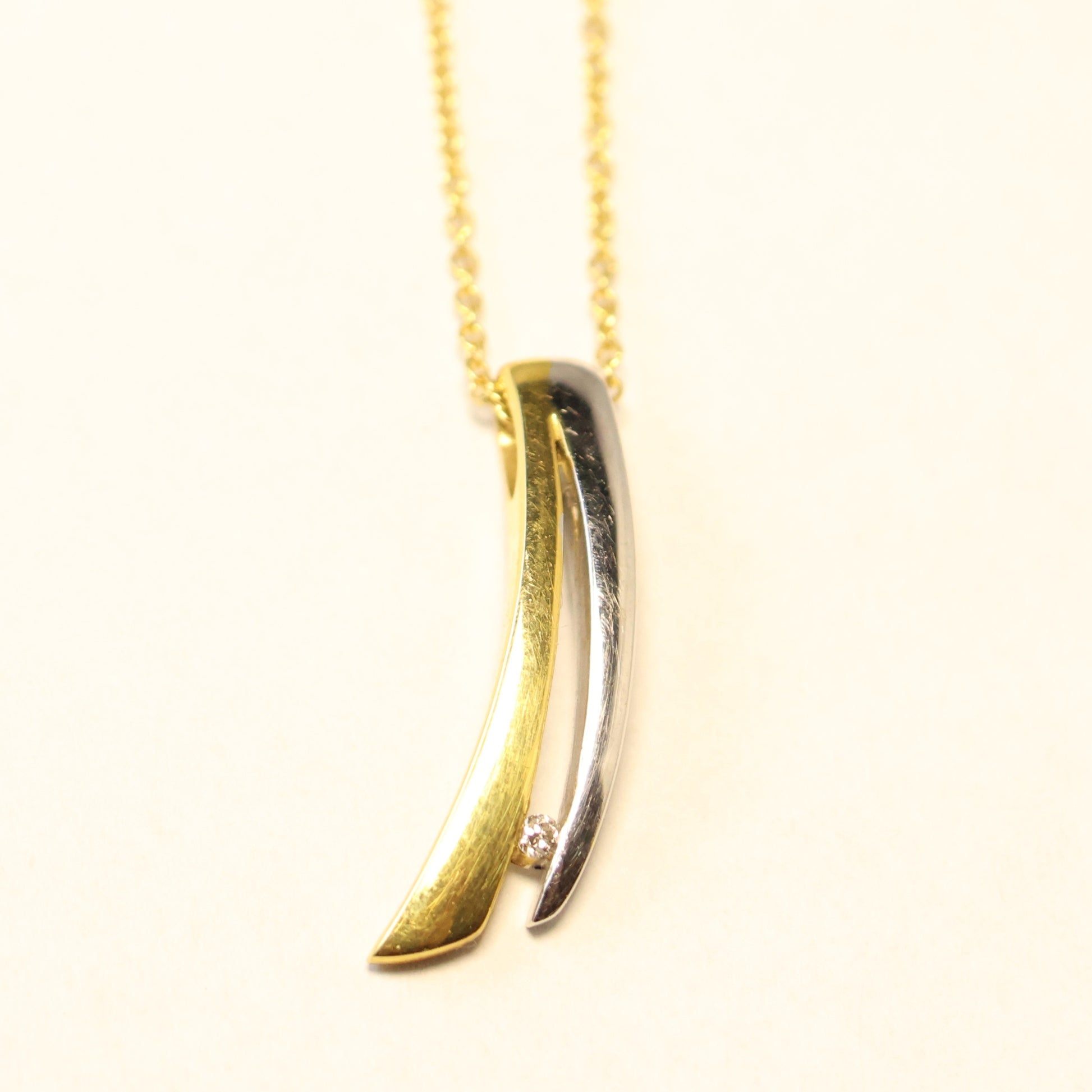 Hanger wit en geel goud met briljant 37410A