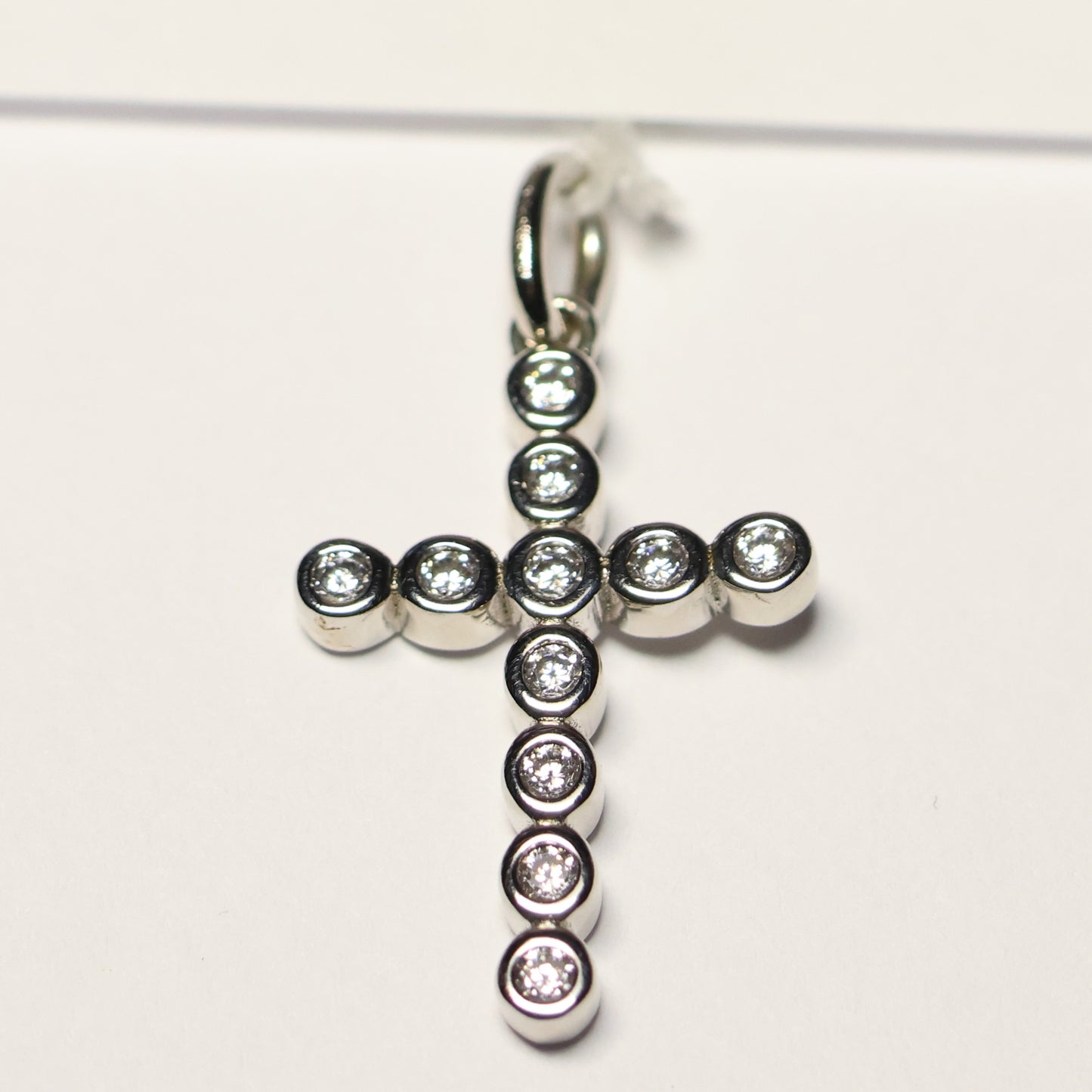 Zilveren klein kruis hanger zirconium 15mm