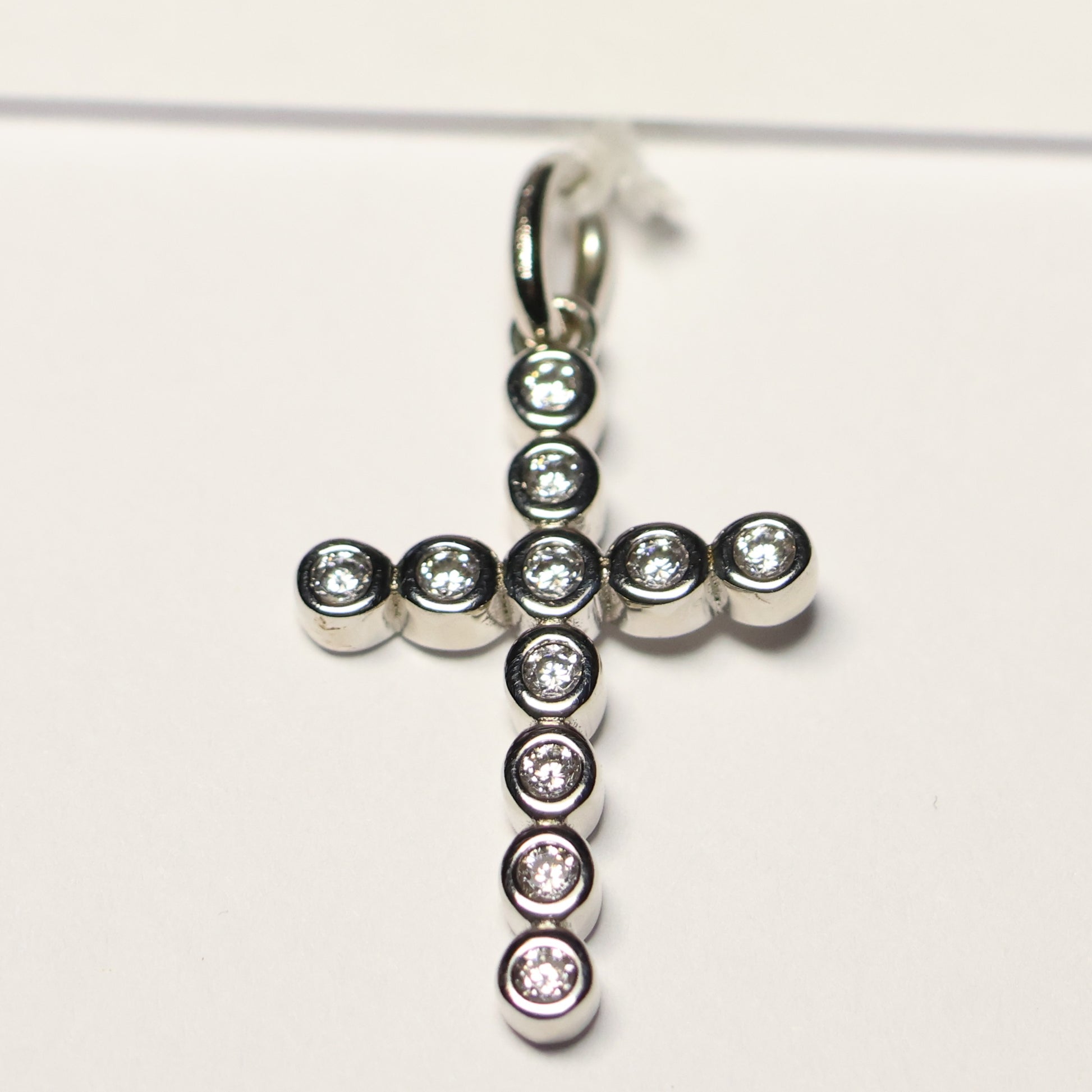 Zilveren klein kruis hanger zirconium 15mm