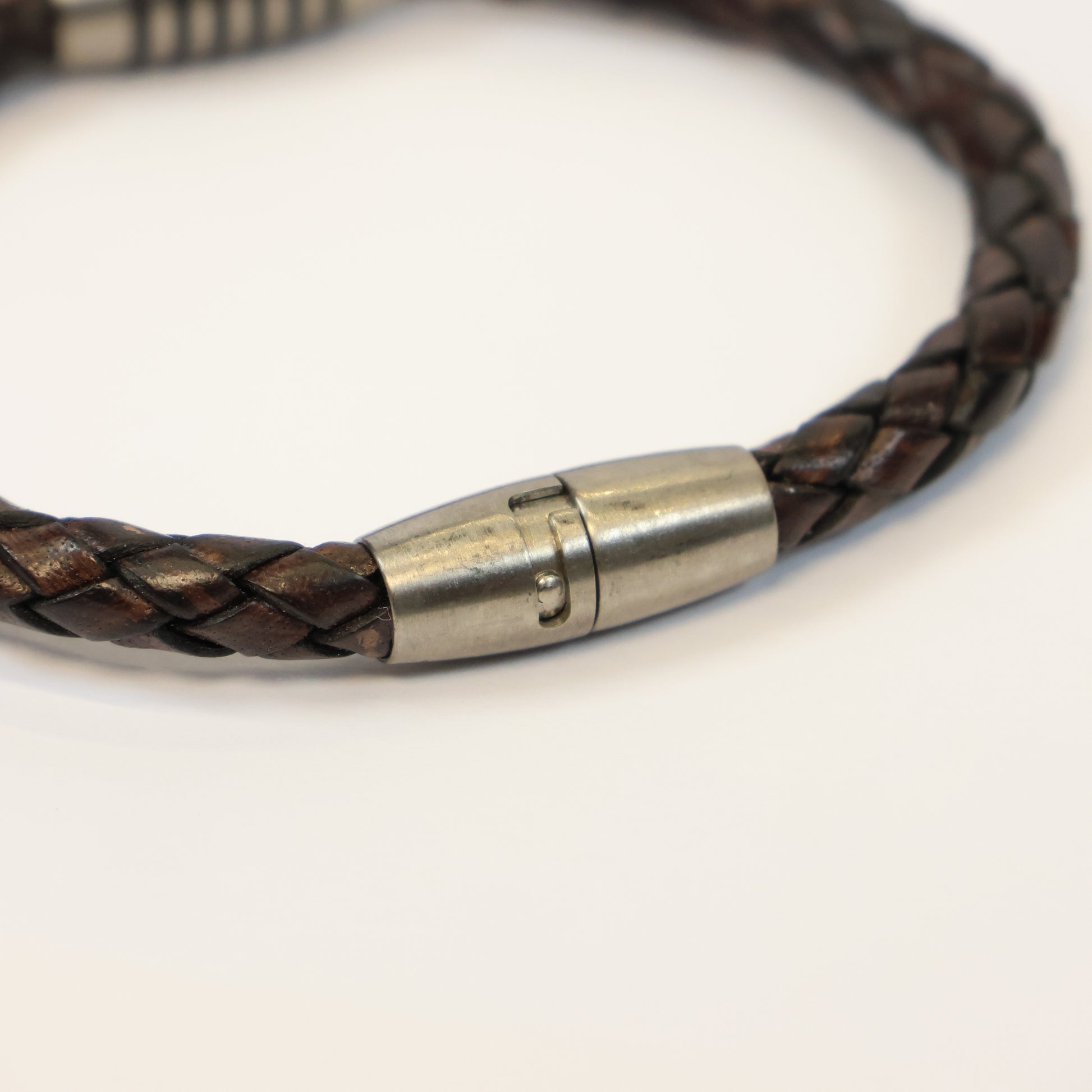 Boccia bruine leren Titanium Armband met draaislotje 0347-0421